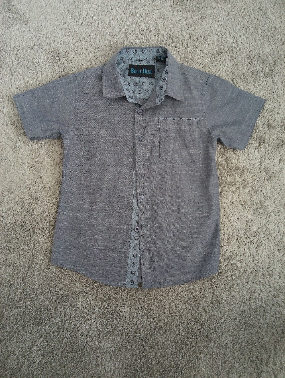 Toddler Boy Bold Blue Short Sleeves Button-Up Shirt in Heather Gray. Size 5T
